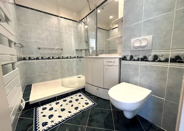 Moderne 2* Avec Balcon, Centre St Palais, Parking Securise - Fr-1-738-38 *